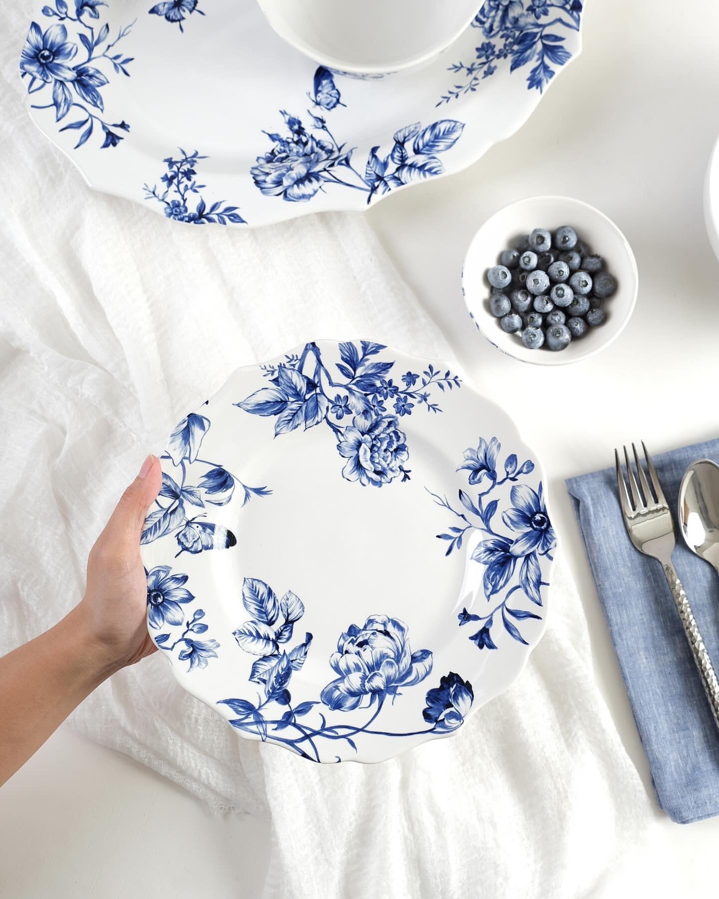 Blue Bloom Dinnerware Collection of 21 pcs
