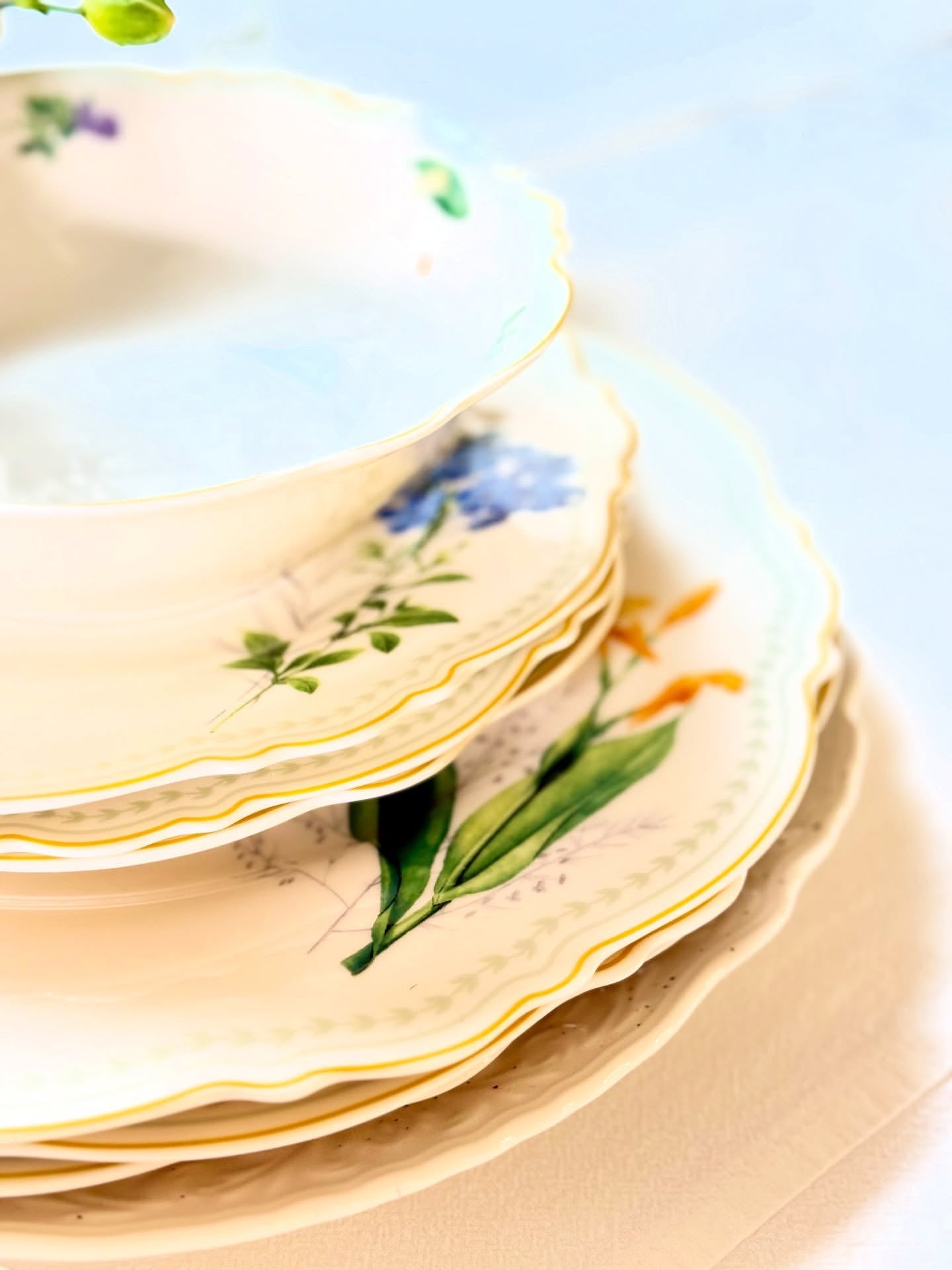 Azure Bloom Collection- 22-Piece Dinner Set