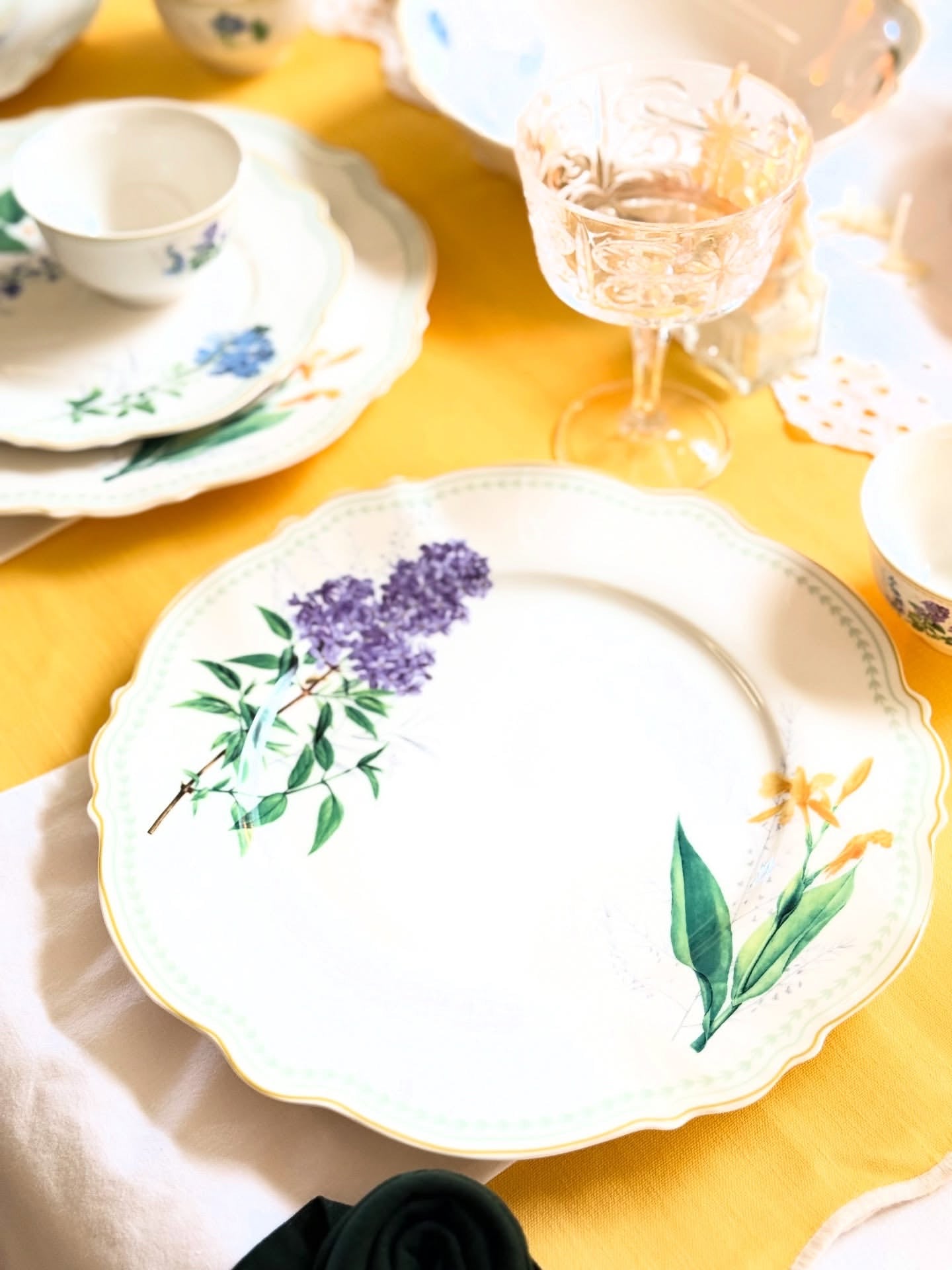 Azure Bloom Collection- 22-Piece Dinner Set