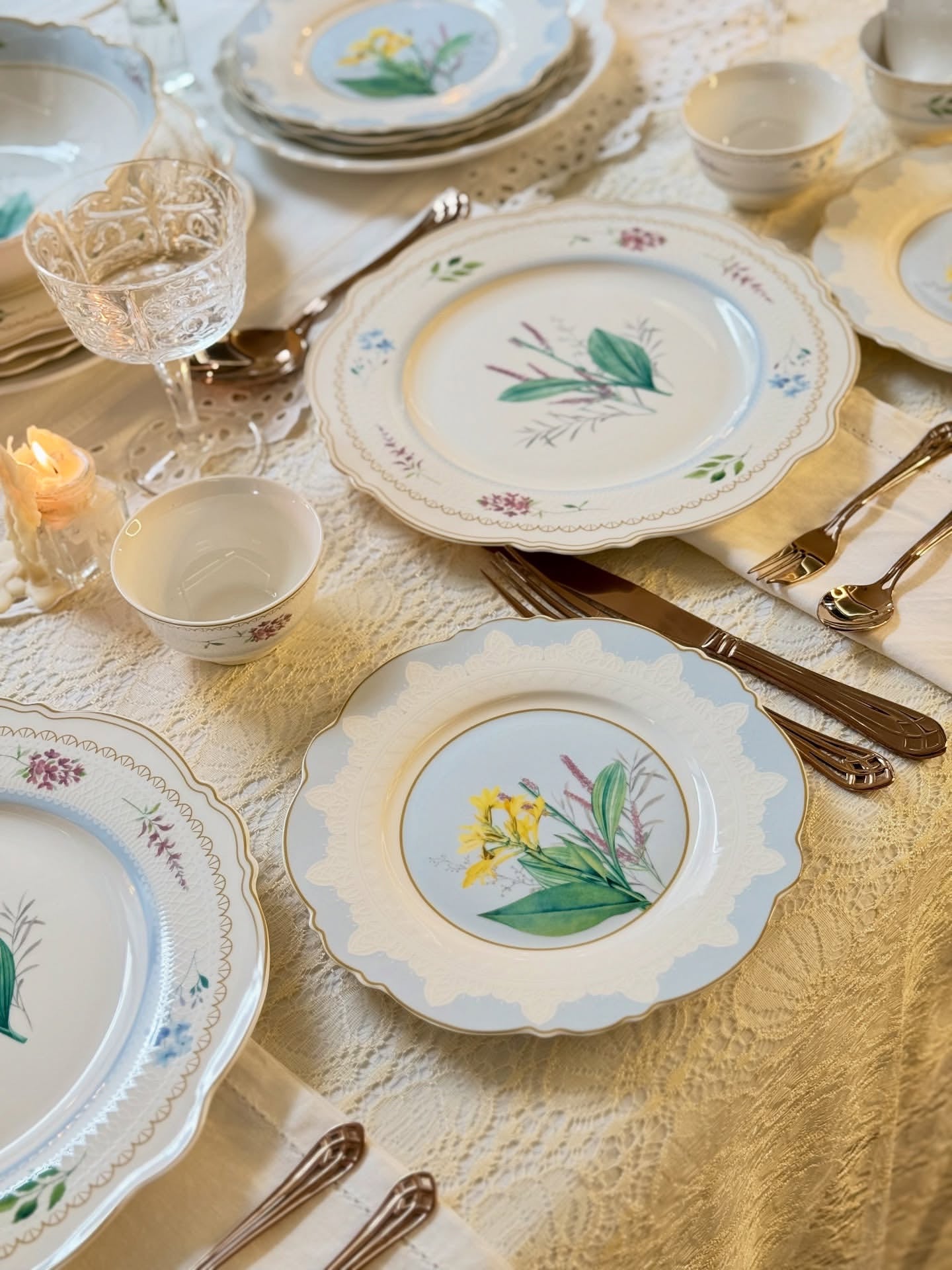 Heritage Blossom Collection - 22-Piece Dinner Set