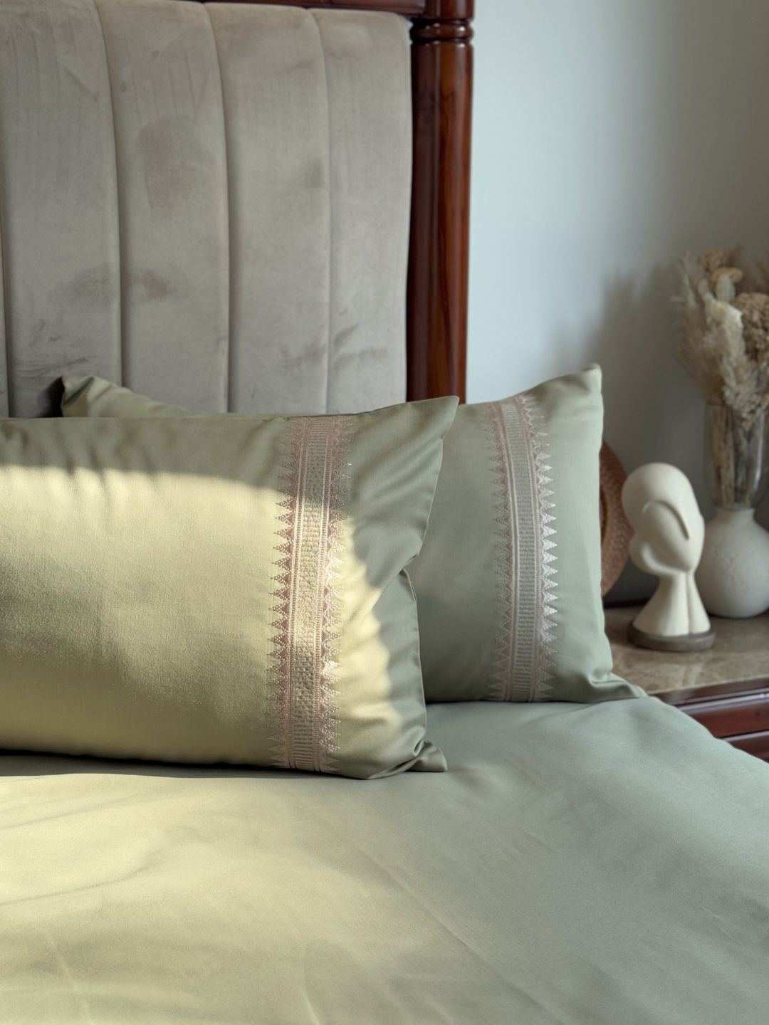 1000TC Cotton Rich Mia Forest Green Syona Bedsheet Set - Elysian Home Decor