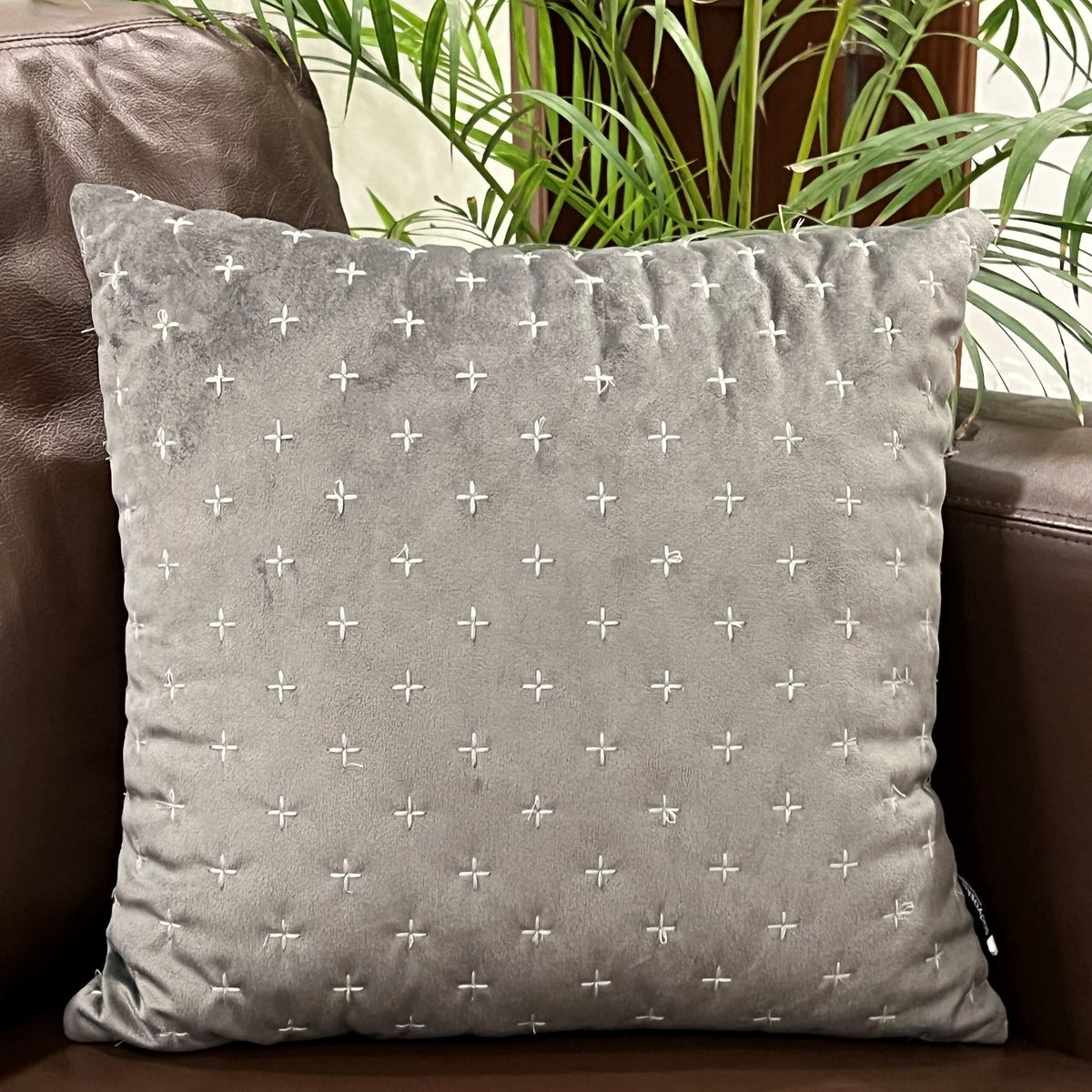Grandeur velvet cushion cover in dark grey