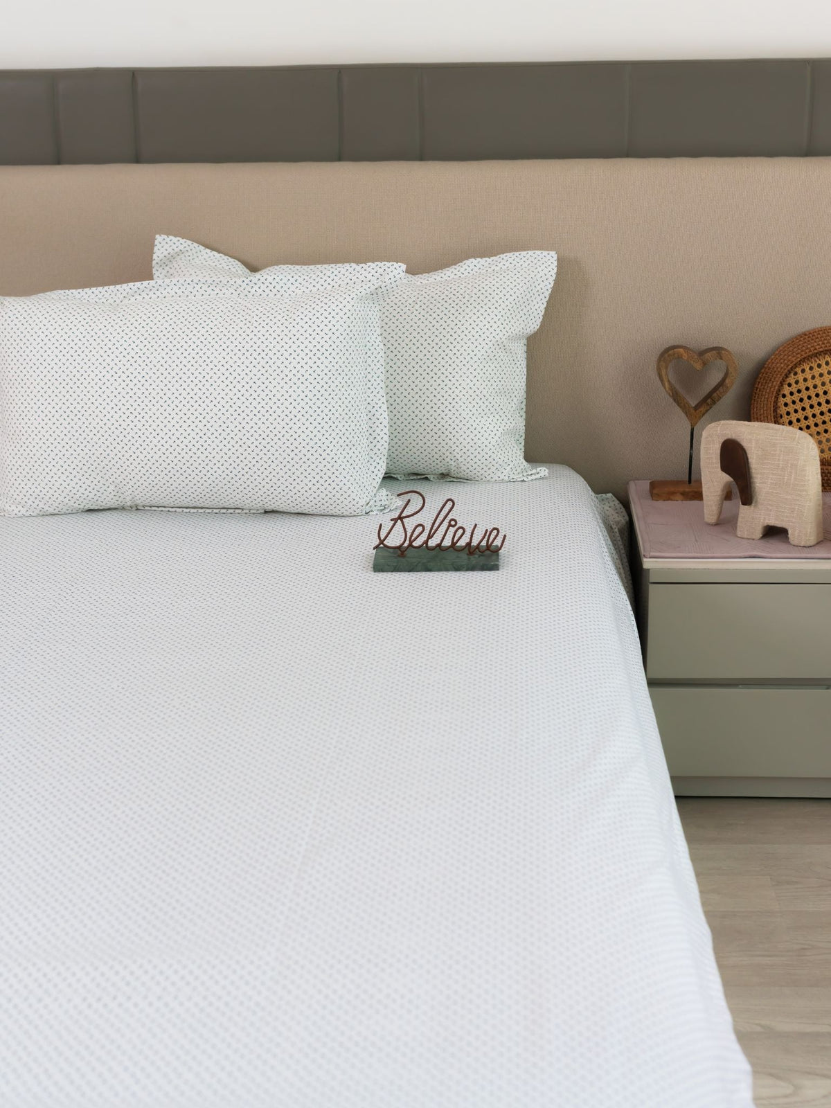 Nauti Crew Ivory Printed Cotton Bedsheet Set - Elysian Home Decor