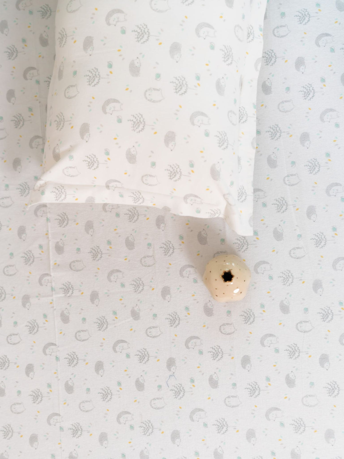 Hedgie Ivory Printed Cotton Bedsheet Set - Elysian Home Decor