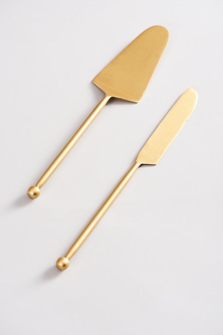 Gold cake knife and server set with matching long handles.