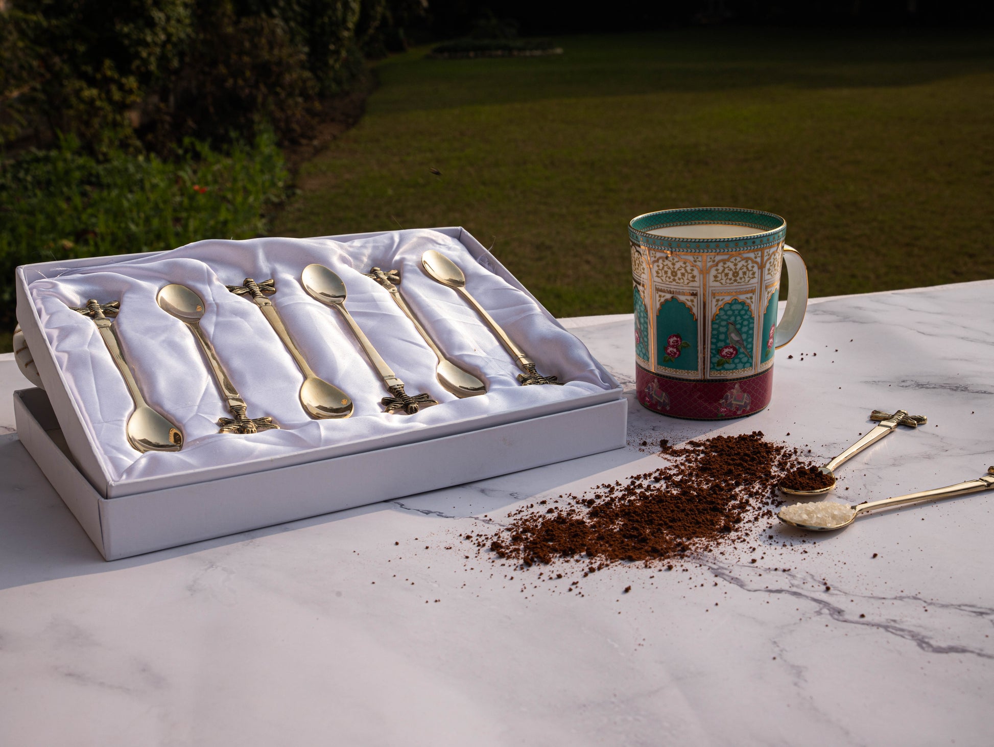 Auric tea spoon set with decorative handles, golden spoons in gift box.