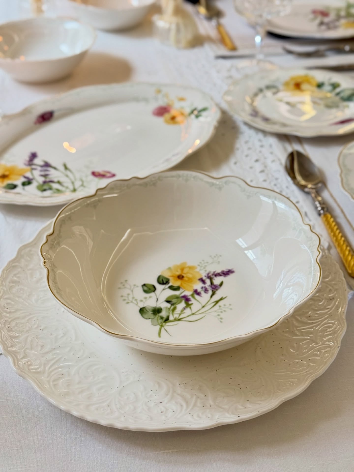 Eternal Bloom Collection- 22-Piece Dinner Set