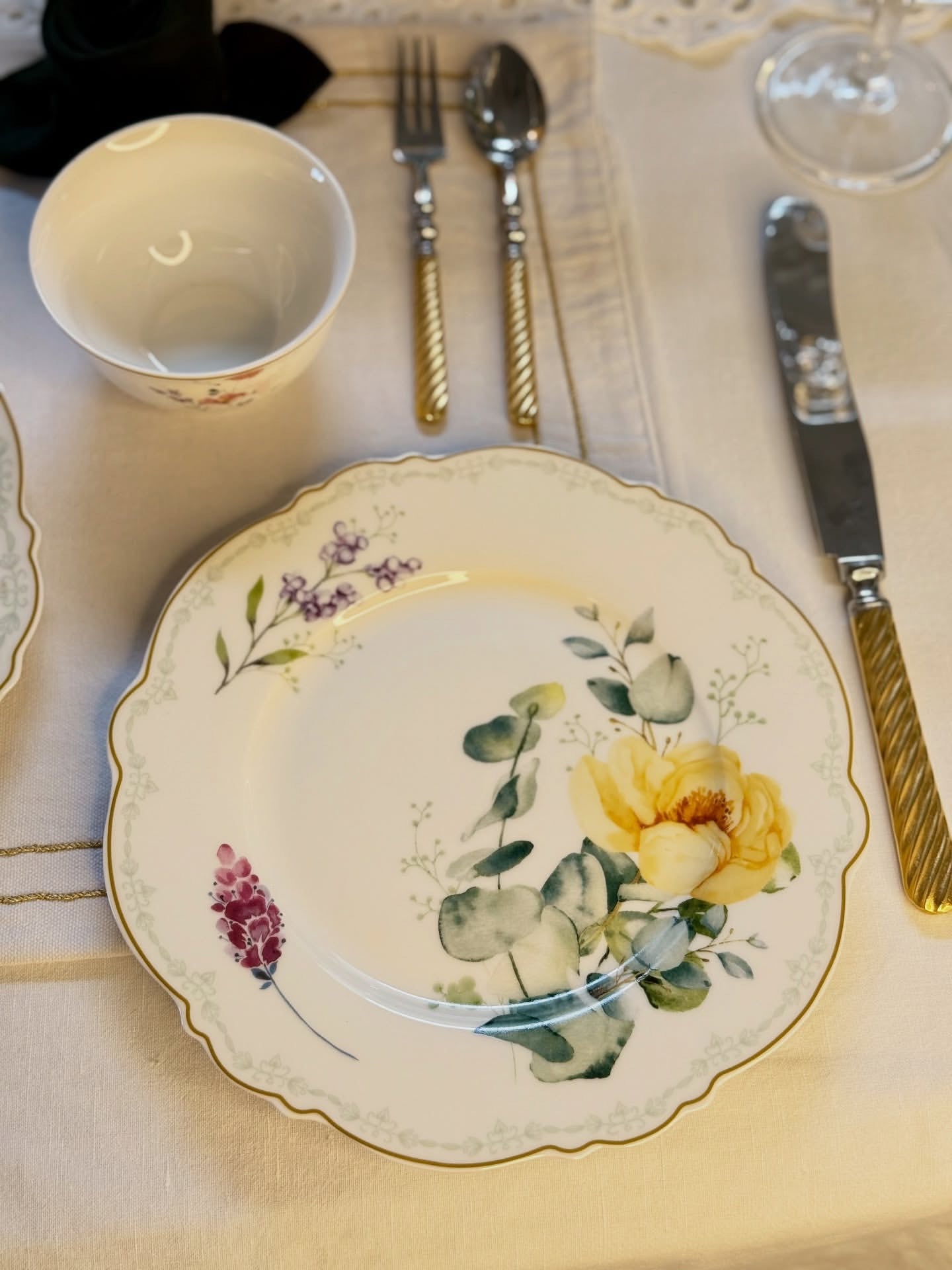 Eternal Bloom Collection- 22-Piece Dinner Set