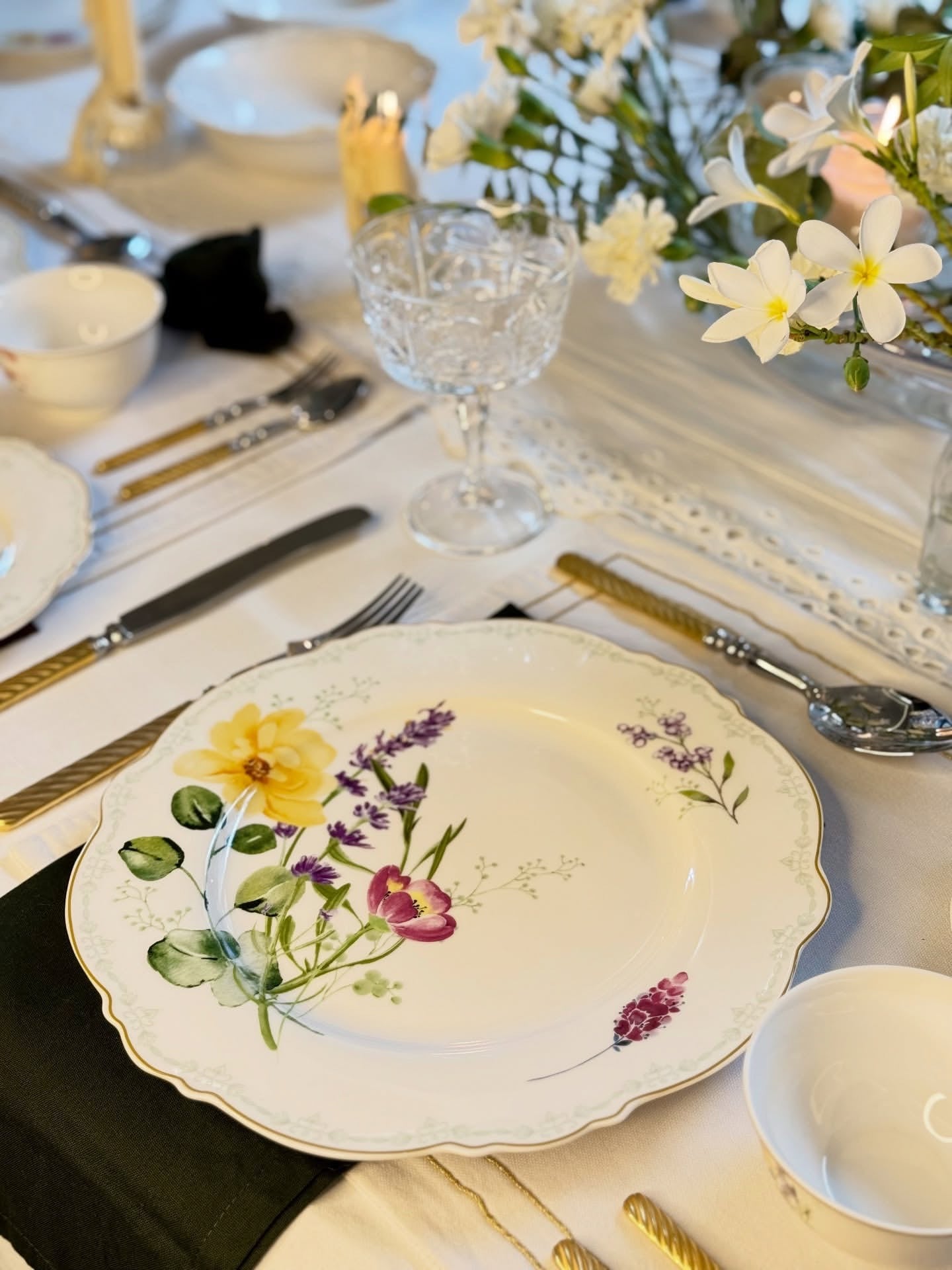 Eternal Bloom Collection- 22-Piece Dinner Set