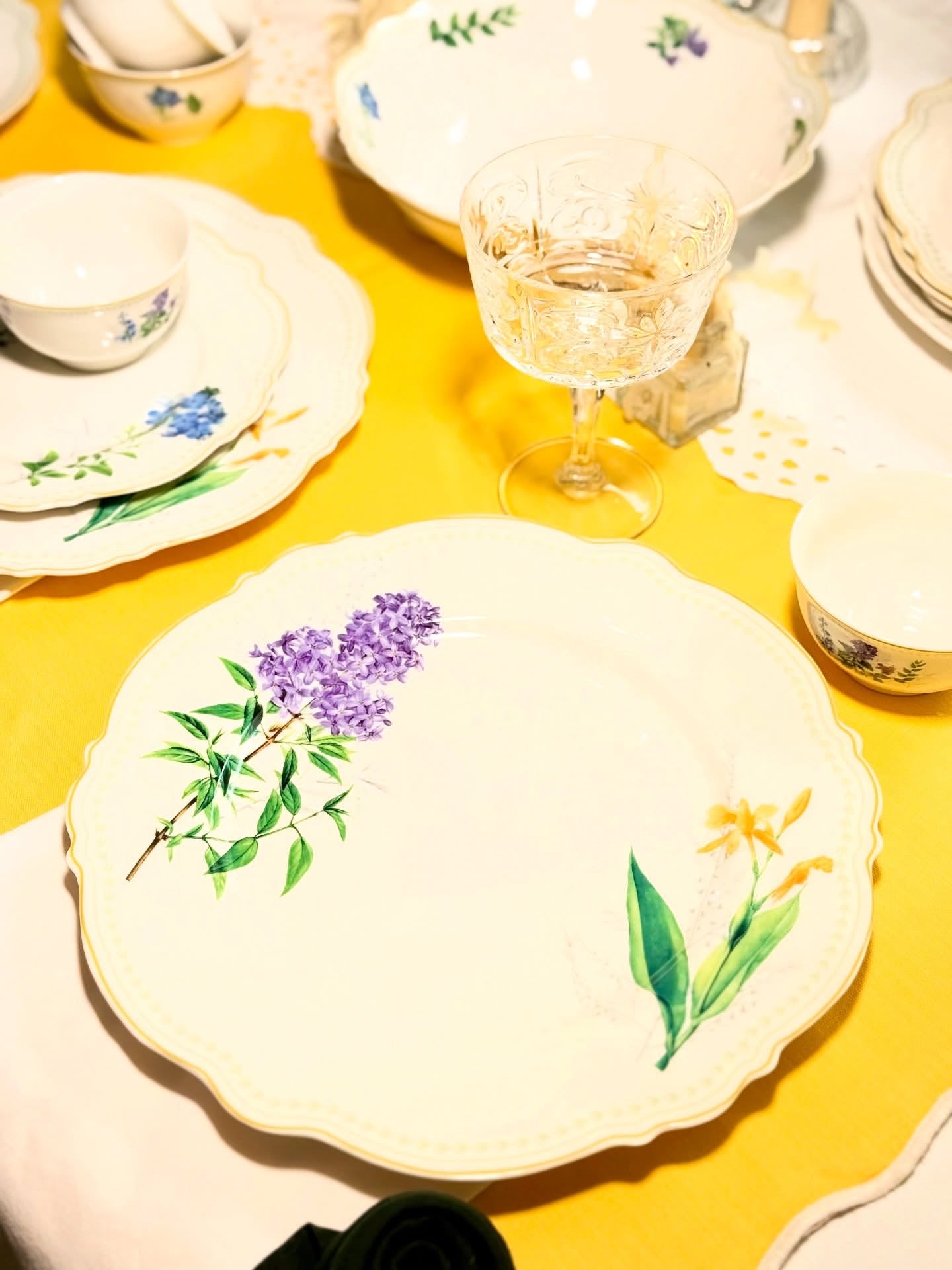 Azure Bloom Collection- 22-Piece Dinner Set
