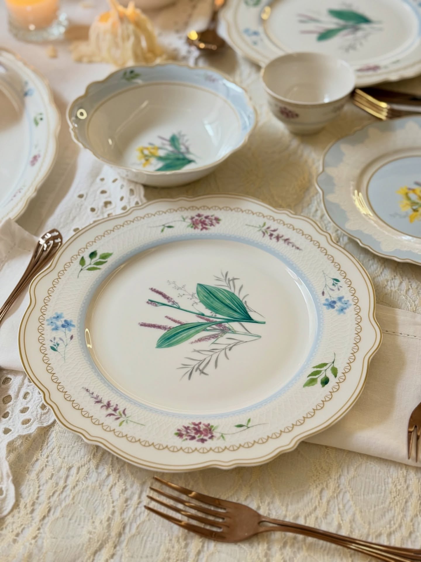Heritage Blossom Collection - 22-Piece Dinner Set