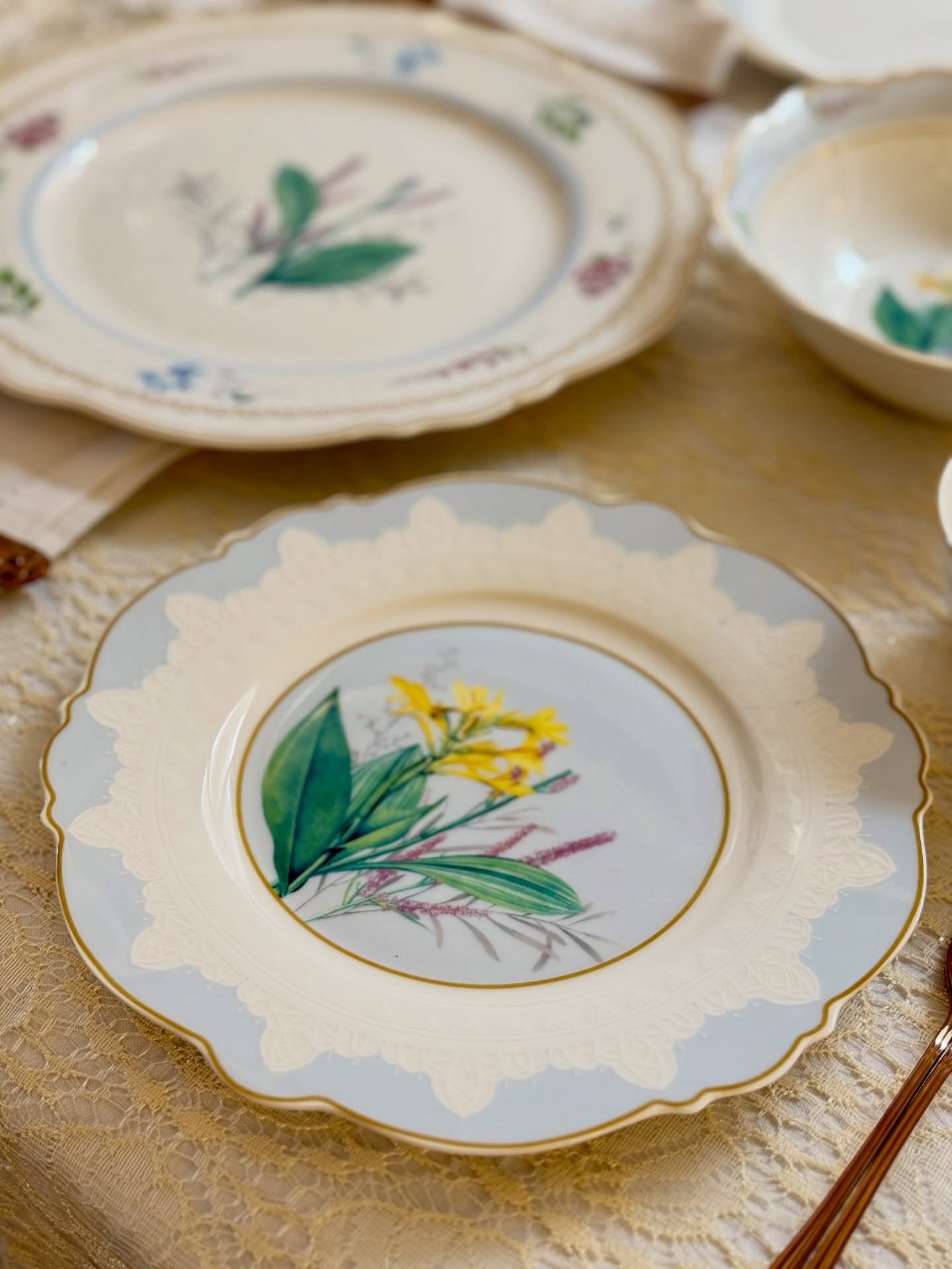 Heritage Blossom Collection - 22-Piece Dinner Set