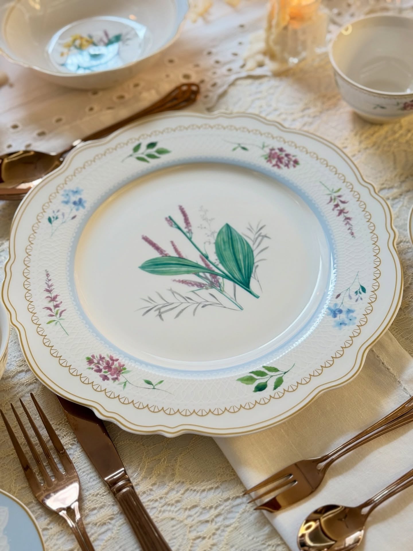 Heritage Blossom Collection - 22-Piece Dinner Set