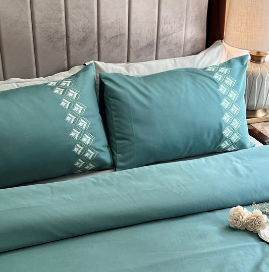 Leaflet turquoise Syona bedsheet set styled on bed