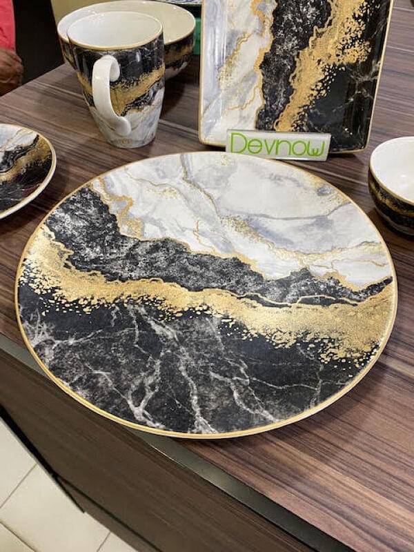 Marquina Gold Marble Dinner Plates