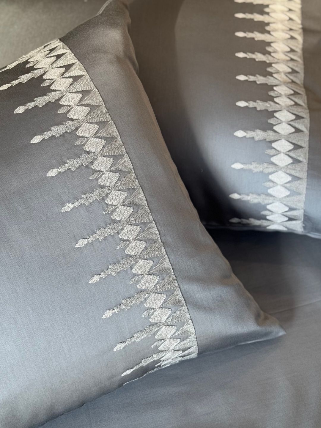 1000TC Cotton Rich Ivy Dark Grey Syona Bedsheet Set - Elysian Home Decor