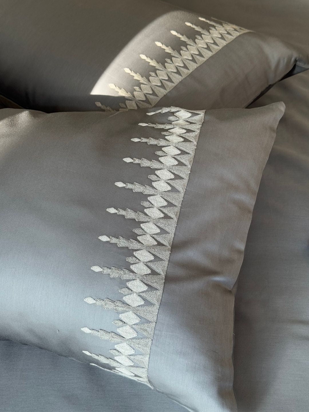 1000TC Cotton Rich Ivy Dark Grey Syona Bedsheet Set - Elysian Home Decor
