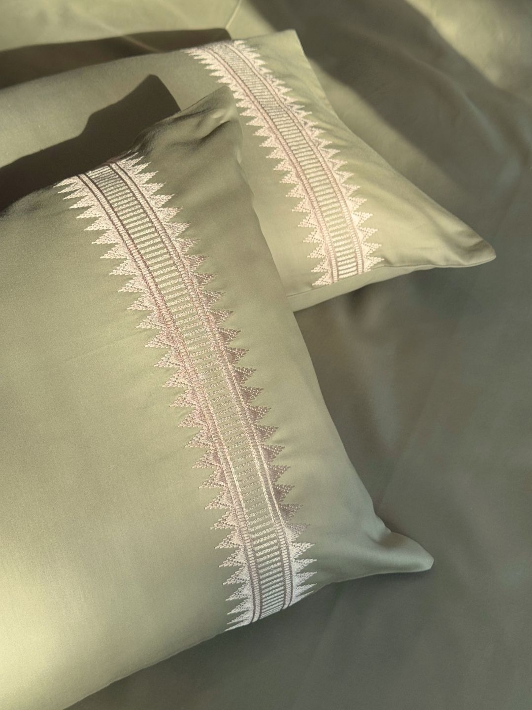 1000TC Cotton Rich Mia Forest Green Syona Bedsheet Set - Elysian Home Decor