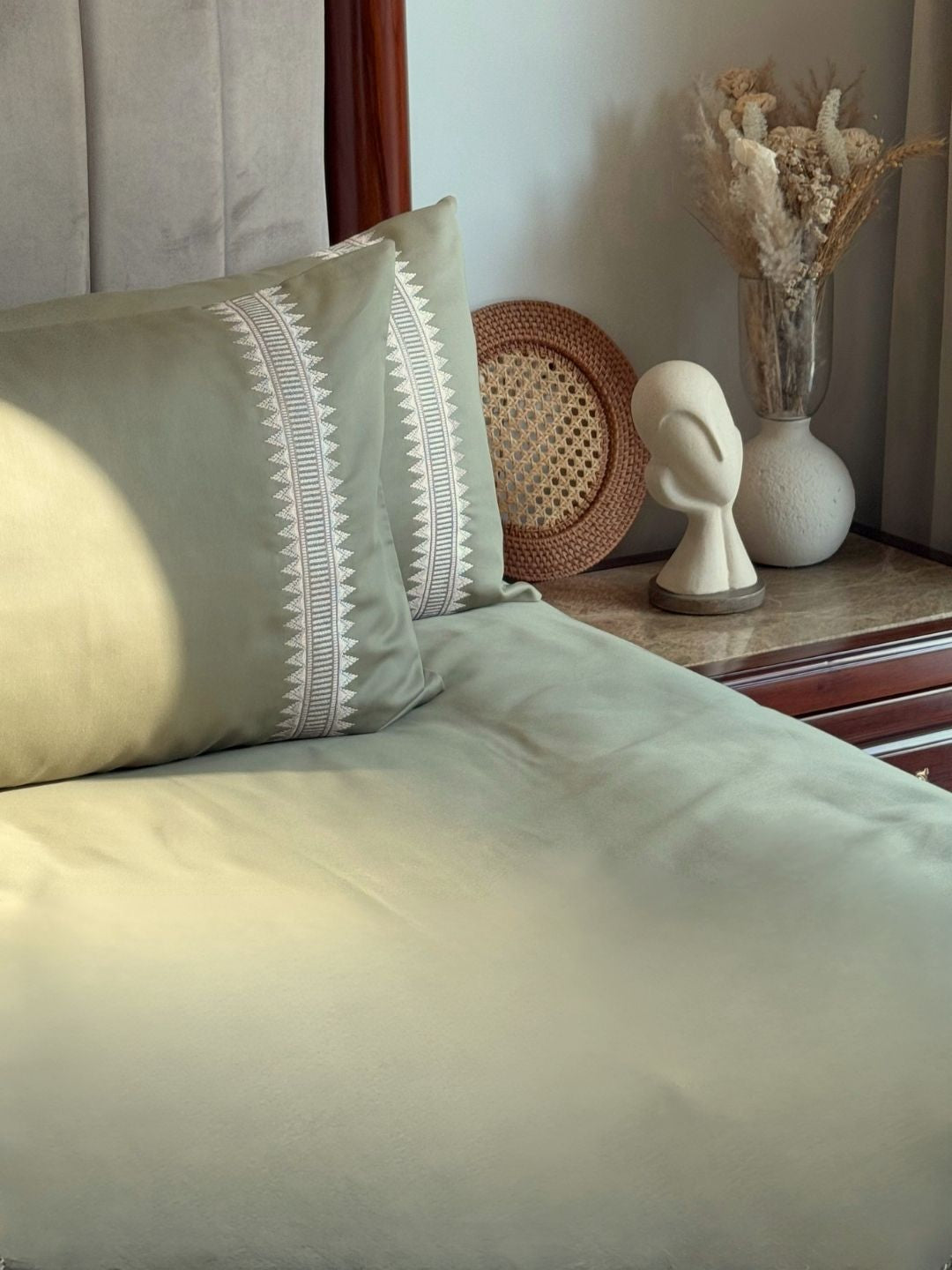 1000TC Cotton Rich Mia Forest Green Syona Bedsheet Set - Elysian Home Decor