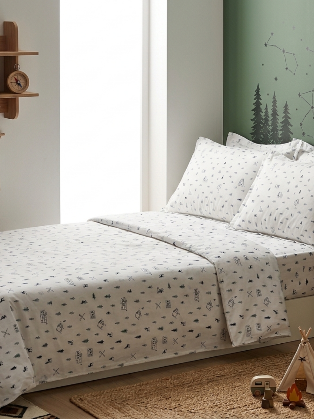 Santa Tales Ivory Printed Cotton Kids Bedsheet Set - Elysian Home Decor