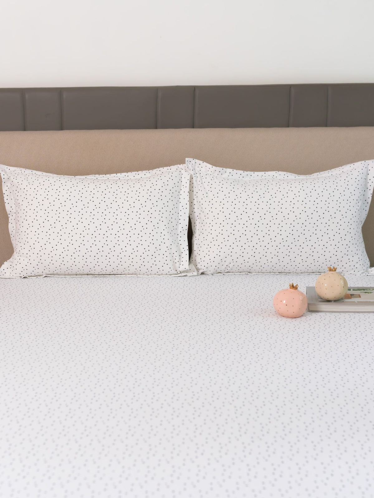 Twinkle Twinkle Lil Star Ivory Printed Cotton Bedsheet Set - Elysian Home Decor